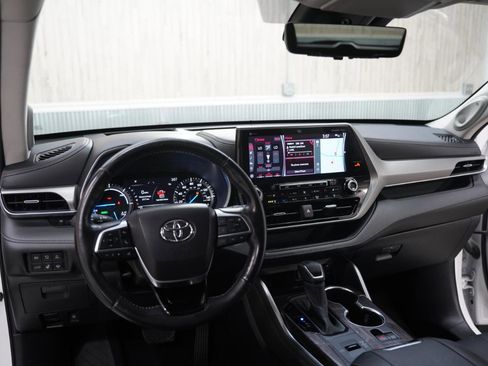 Used 2021 Toyota Highlander Platinum AWD/4WD image 11