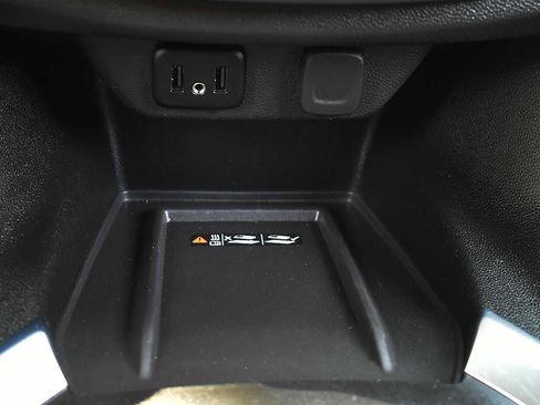 Used 2023 Chevrolet Traverse LT AWD/4WD image 21