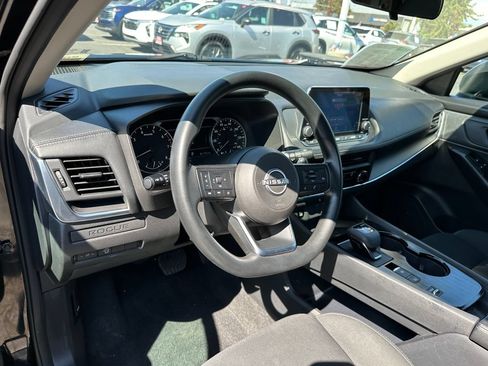 Used 2024 Nissan Rogue S FWD image 19