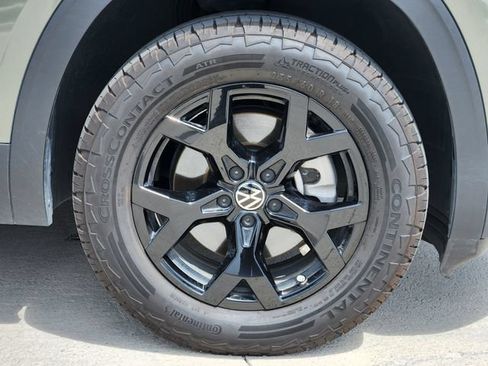 Used 2024 Volkswagen Atlas Peak Edition SE AWD/4WD image 7