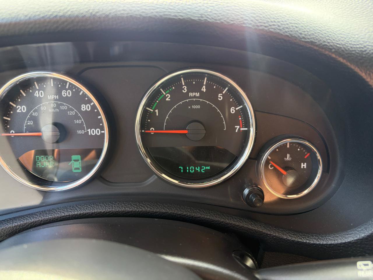 Used 2016 Jeep Wrangler Unlimited Sahara w/ Connectivity Group AWD/4WD image 13