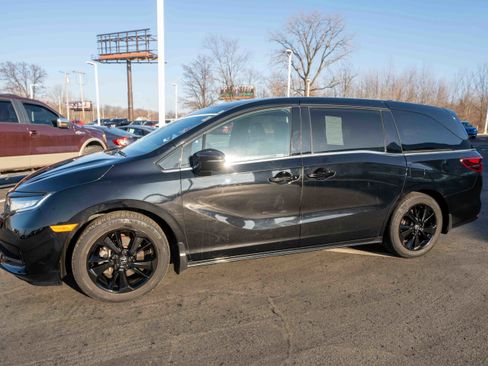 Certified 2023 Honda Odyssey Sport image 3