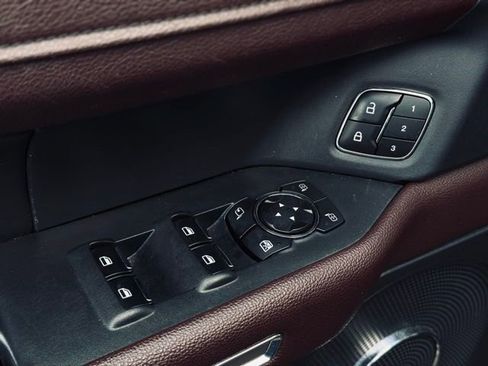 Used 2024 Ford Expedition Limited image 17