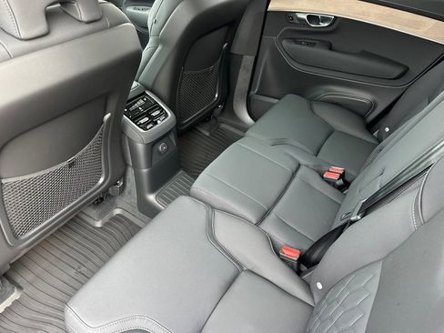 New 2026 Volvo XC90 T8 Plus w/ Protection Package Premier AWD/4WD image 11