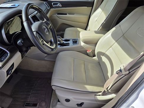 Used 2017 Jeep Grand Cherokee Overland image 9