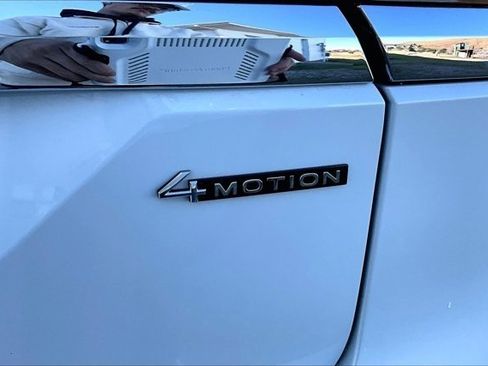 Used 2024 Volkswagen Atlas SEL Premium R-Line image 24