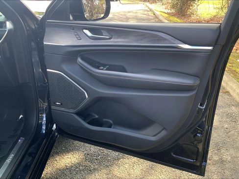 Certified 2024 Jeep Grand Cherokee L Overland w/ Advanced Protech Group III image 18