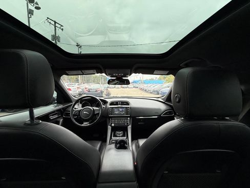 Used 2017 Jaguar F-PACE Prestige image 10