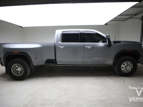 Used 2025 GMC Sierra 3500 Denali Ultimate AWD/4WD image 5