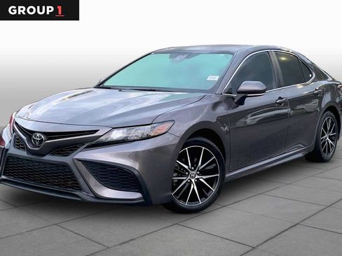 Used 2023 Toyota Camry SE FWD image 1