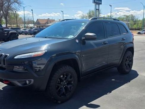 Used 2017 Jeep Cherokee Trailhawk w/ Cold Weather Group AWD/4WD image 3