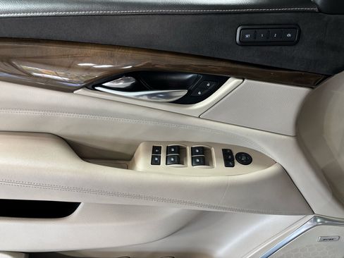 Used 2020 Cadillac Escalade Premium Luxury image 26