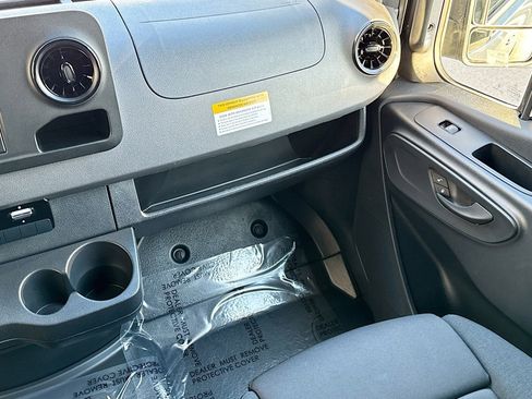 Used 2025 Mercedes-Benz Sprinter 2500 image 19