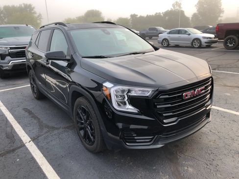 Used 2022 GMC Terrain SLE w/ Driver Convenience Package FWD image 3