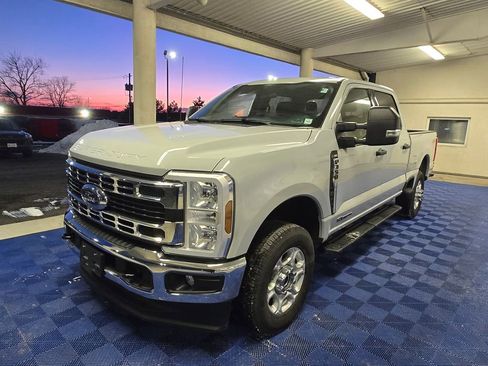 Used 2025 Ford F350 XLT image 3