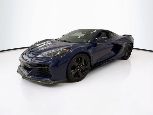 Used 2025 Chevrolet Corvette Z06 RWD image 3