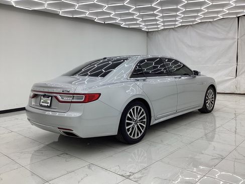 Used 2017 Lincoln Continental Select image 11