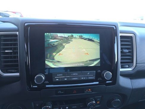 Used 2024 Nissan Frontier SL w/ Technology Package image 18