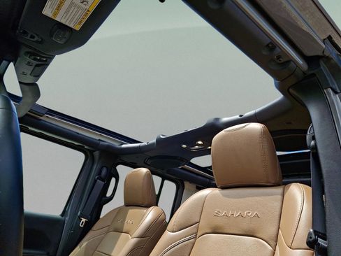 Certified 2022 Jeep Wrangler Unlimited Sahara w/ LED Lighting Group AWD/4WD image 13