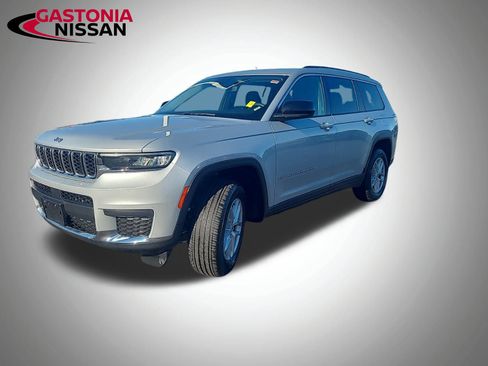 Used 2023 Jeep Grand Cherokee L Laredo image 2