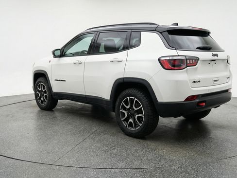 Used 2025 Jeep Compass Trailhawk AWD/4WD image 6