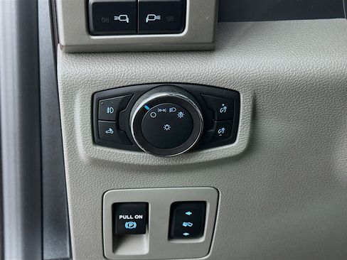 Used 2020 Ford F150 Lariat w/ Equipment Group 502A Luxury AWD/4WD image 17