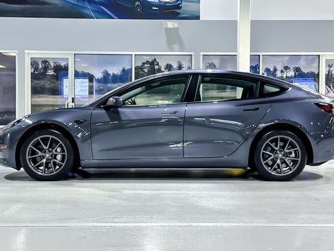 Used 2023 Tesla Model 3 Standard Range RWD image 2