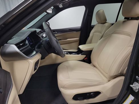 Used 2024 Jeep Grand Cherokee Limited AWD/4WD image 13