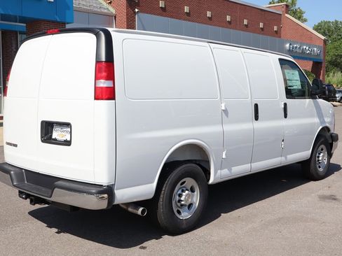 New 2025 Chevrolet Express 2500 w/ Driver Convenience Package image 27