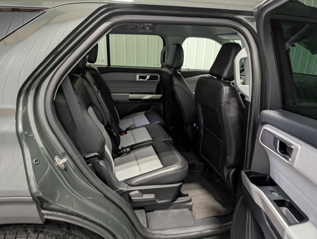 Used 2022 Ford Explorer XLT w/ Equipment Group 202A AWD/4WD image 26