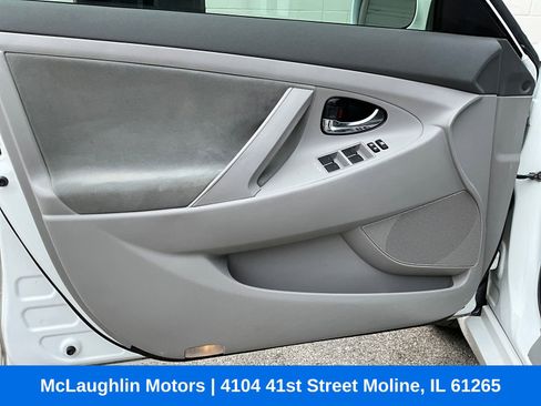 Used 2010 Toyota Camry Hybrid FWD image 21