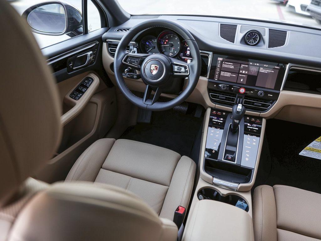 Certified 2026 Porsche Macan AWD/4WD image 36