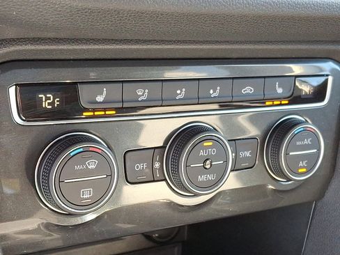 Used 2021 Volkswagen Tiguan SE w/ Panoramic Sunroof Package image 16