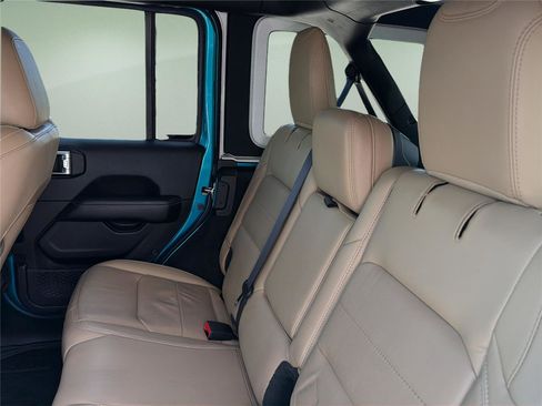 Used 2019 Jeep Wrangler Unlimited Sahara AWD/4WD image 25