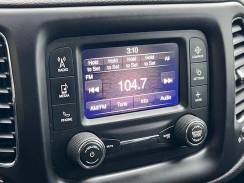 Used 2018 Jeep Compass Latitude image 16