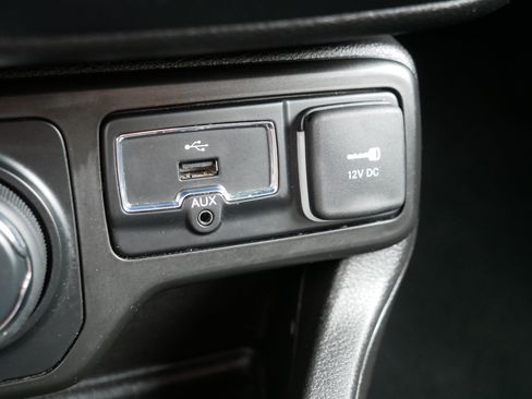 Used 2020 Jeep Renegade Altitude AWD/4WD image 32