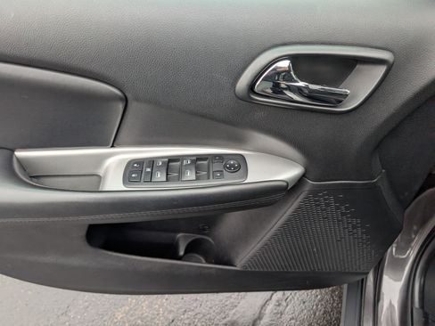 Used 2019 Dodge Journey SE image 10