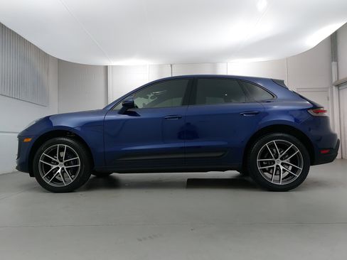 Used 2024 Porsche Macan image 2