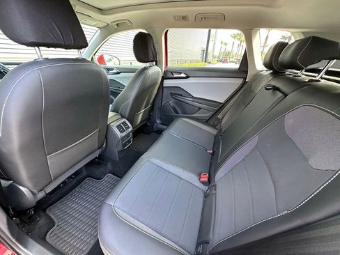 Used 2023 Volkswagen Taos SE image 34