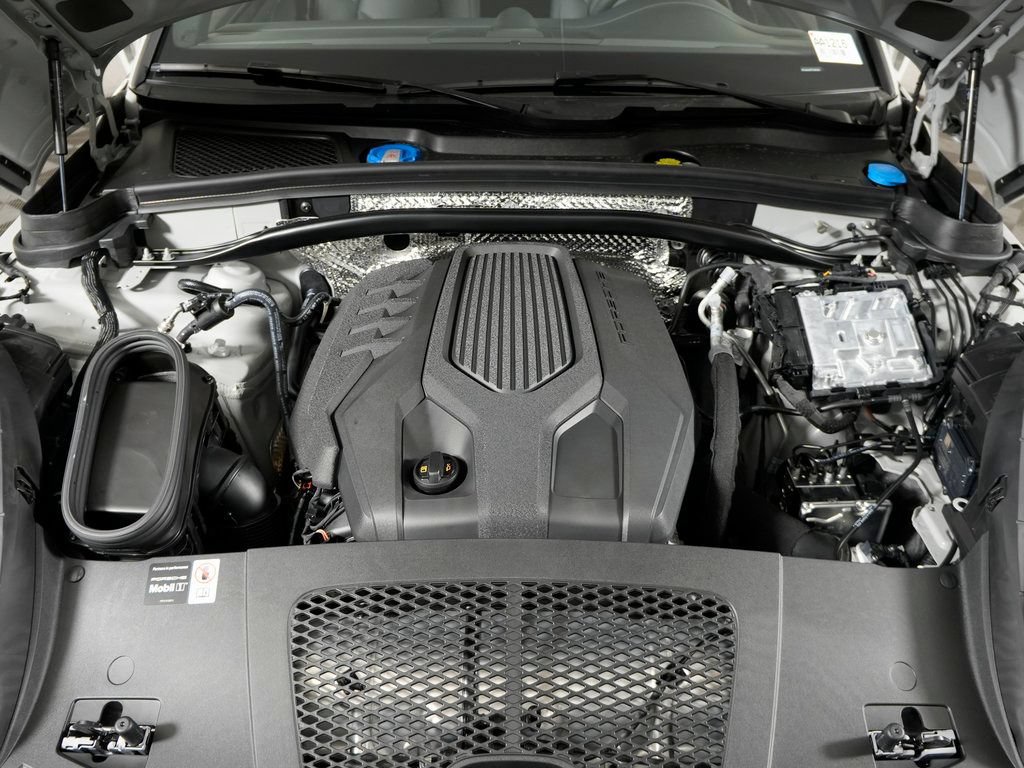 Used 2026 Porsche Macan AWD/4WD image 39