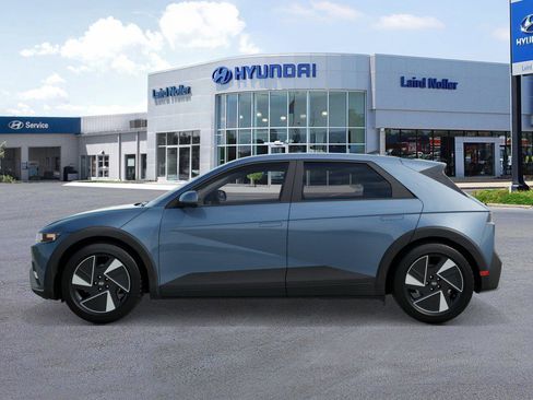 New 2026 Hyundai Ioniq 5 SE image 3