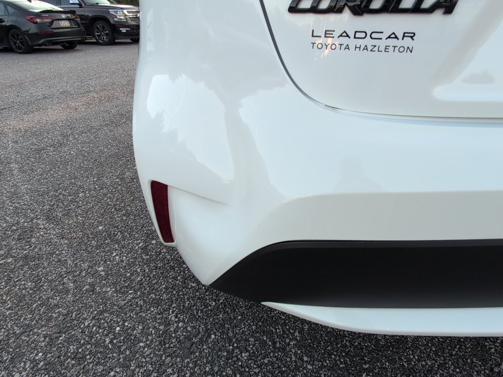 Used 2022 Toyota Corolla LE FWD image 7