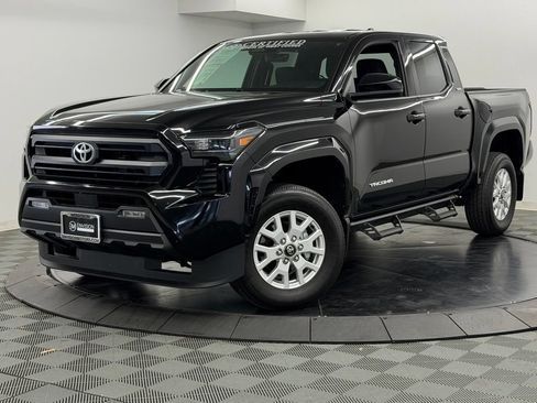 Used 2026 Toyota Tacoma SR5 AWD/4WD image 3