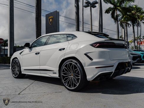 Used 2025 Lamborghini Urus SE AWD/4WD image 3