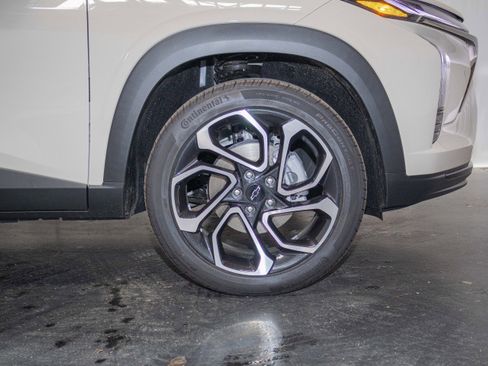 New 2026 Chevrolet Trax RS w/ Sunroof Package image 6