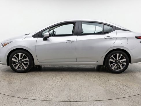 Used 2025 Nissan Versa SV FWD image 5