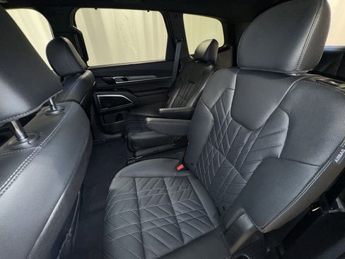 Certified 2025 Kia Telluride AWD image 31
