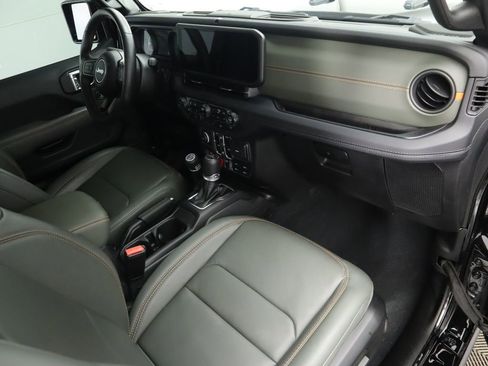 Used 2024 Jeep Gladiator Mojave w/ Convenience Group image 17