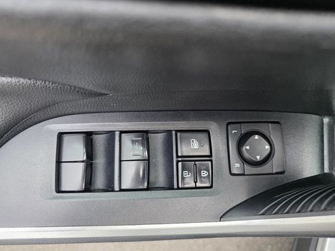 Used 2021 Toyota RAV4 XLE AWD/4WD image 21