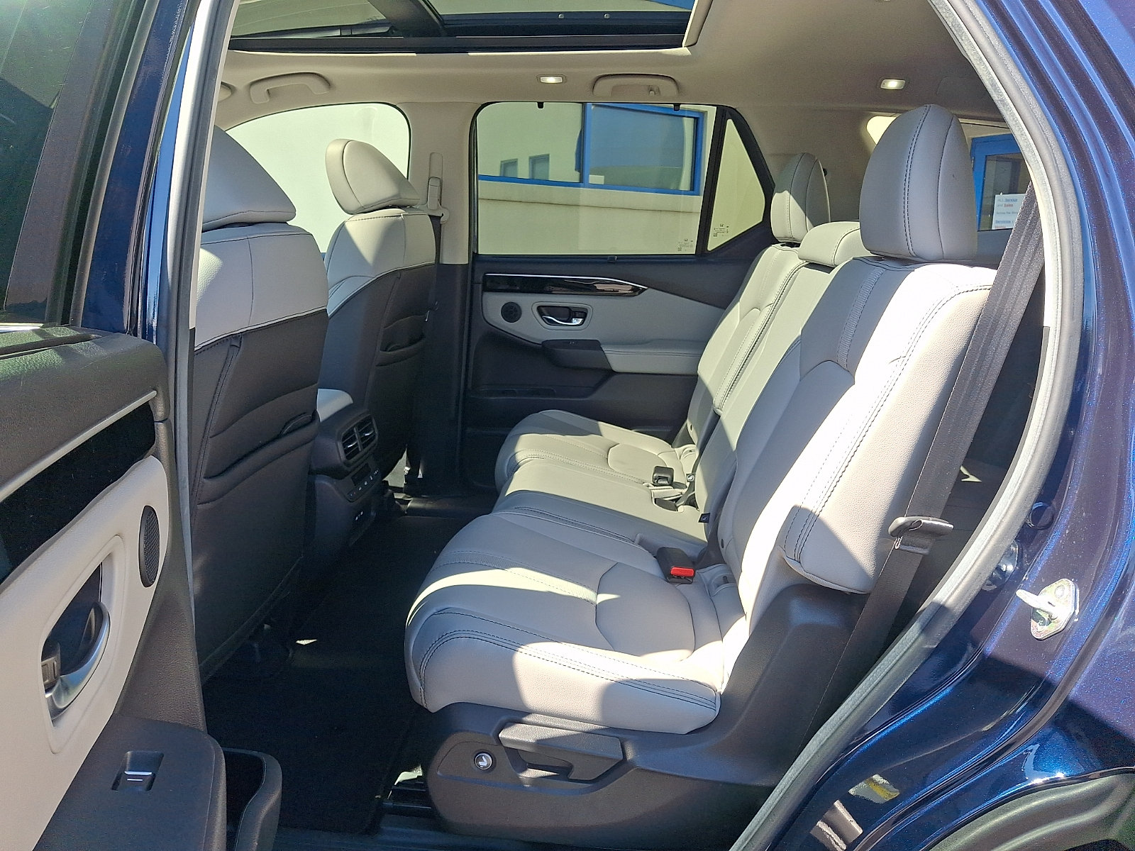 Used 2025 Honda Pilot Touring image 10